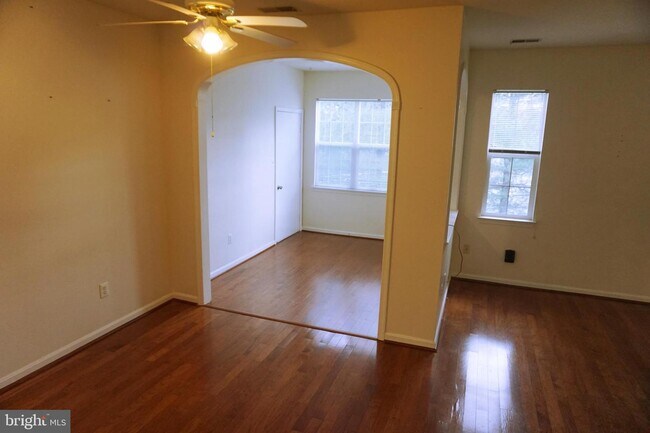 Building Photo - 5001 Hollington Dr