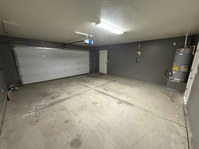 Foto del edificio - NW Visalia Home Available Now!