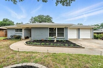 Building Photo - 829 Patti Dr