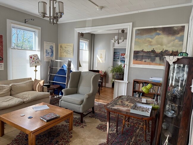 Building Photo - 10 Gilman St