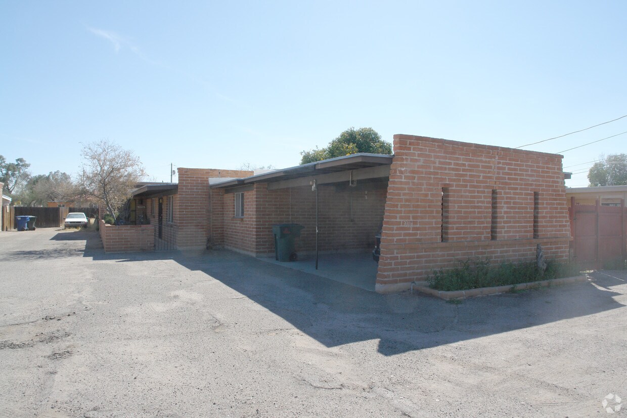 Building Photo - 3314-3318 E Monte Vista Dr