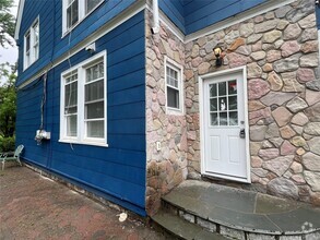 Building Photo - 1061 Oregon Rd