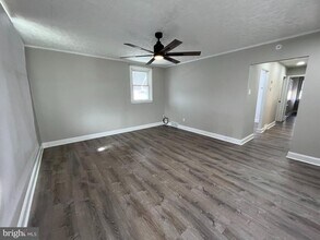 Building Photo - 1113 E Hunting Park Ave