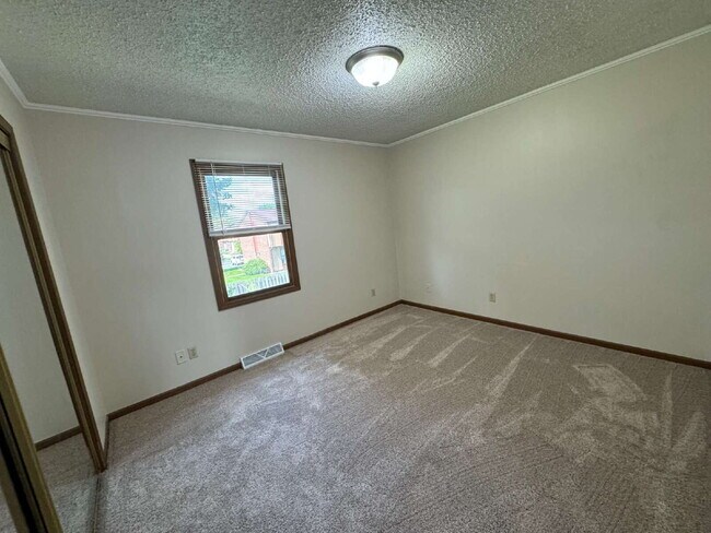 Foto del edificio - Love Grows — Spacious 2-Story Townhome