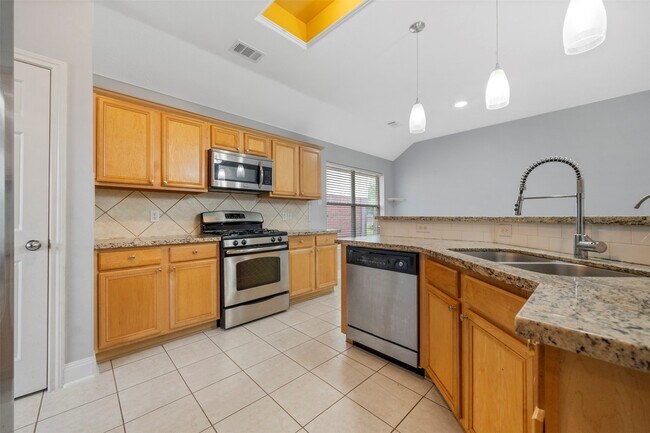 Foto del edificio - 18235 Silver Timber Ct