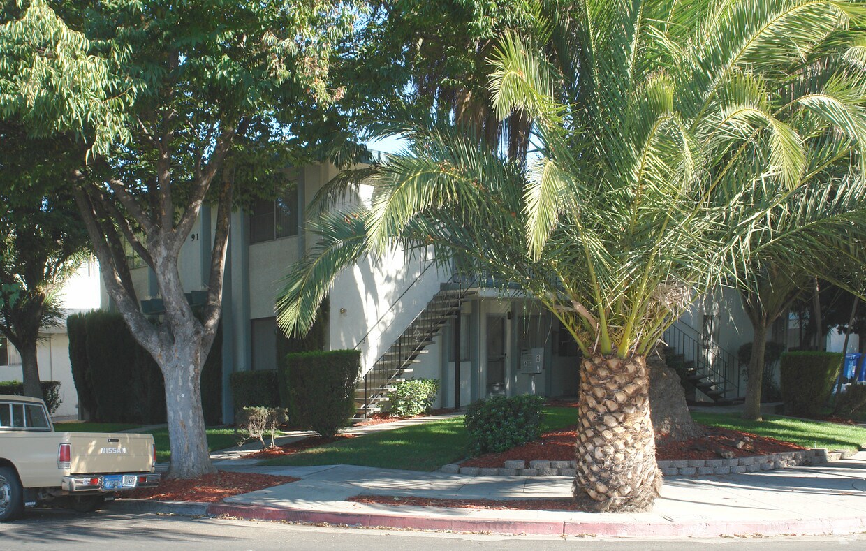 Primary Photo - 913 Ironwood Dr