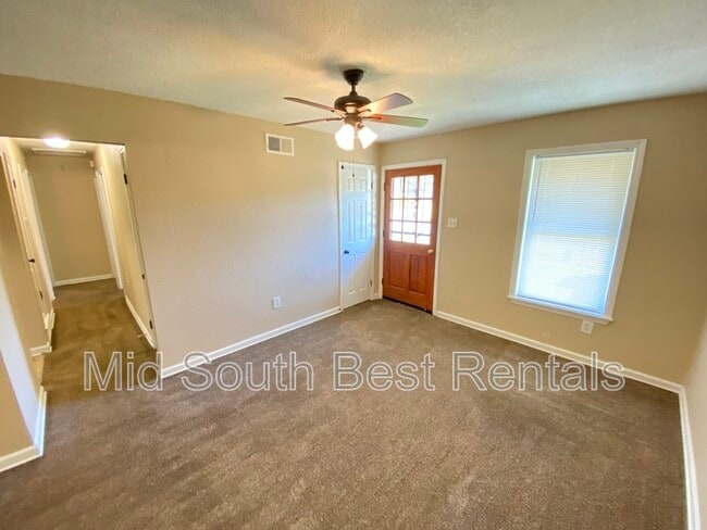 Building Photo - 1197 Canary Ln