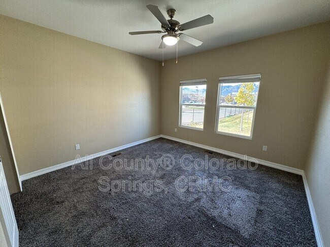 Foto del edificio - 770 Thimbleberry Point