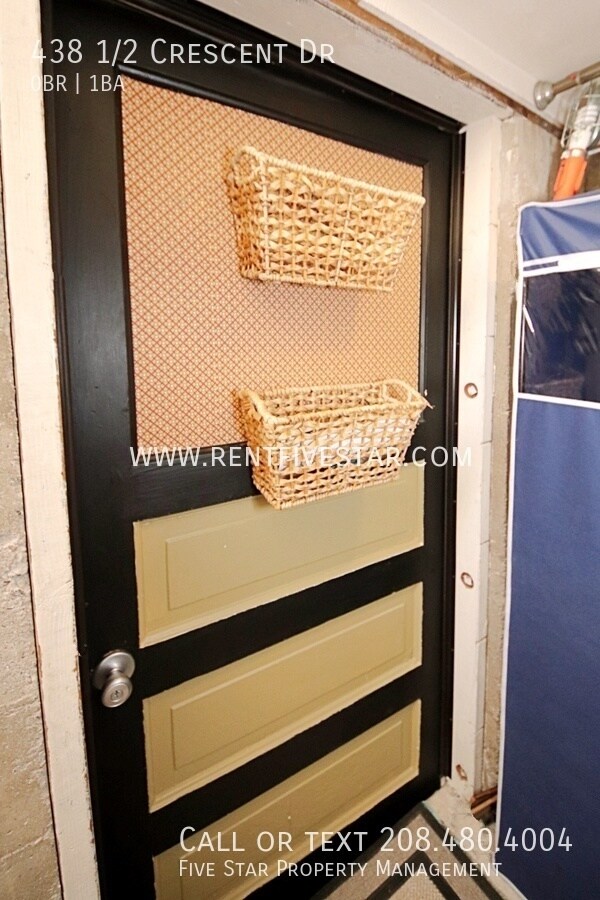 Building Photo - Fully Furnished Studio Apartment Near ISU!