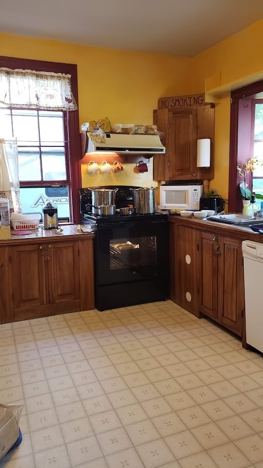 Kitchen - 7 Elm St