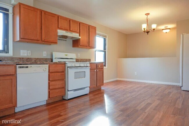Foto del edificio - 3 br, 1 bath House - 128 Revere Dr