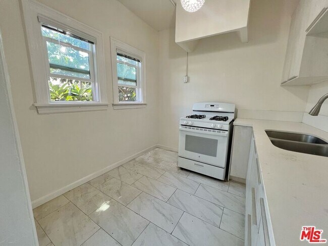 Foto del edificio - 946 S Burlington Ave
