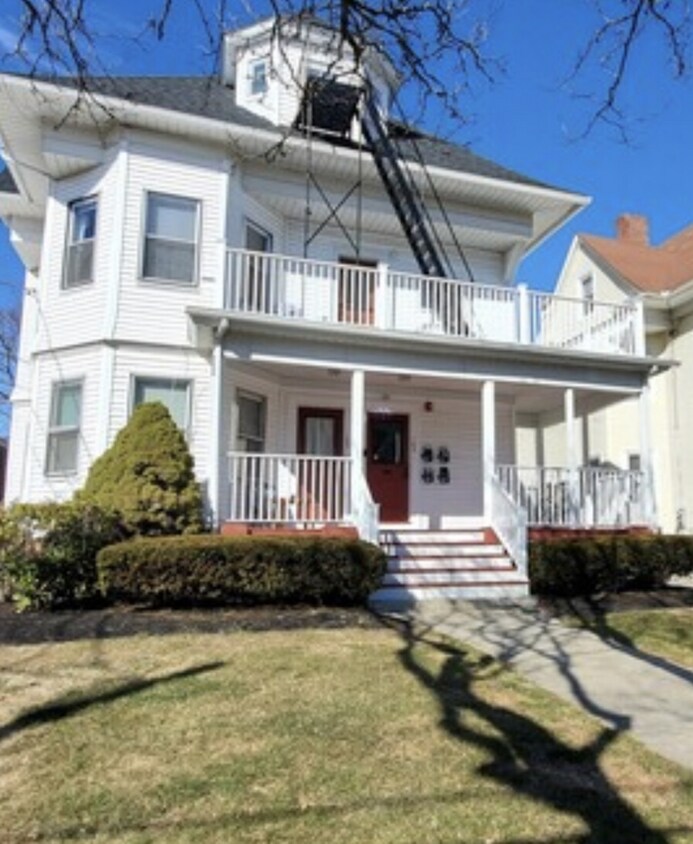 165 Norwood Ave Unit 3L, Cranston, RI 02905 Apartments in Cranston