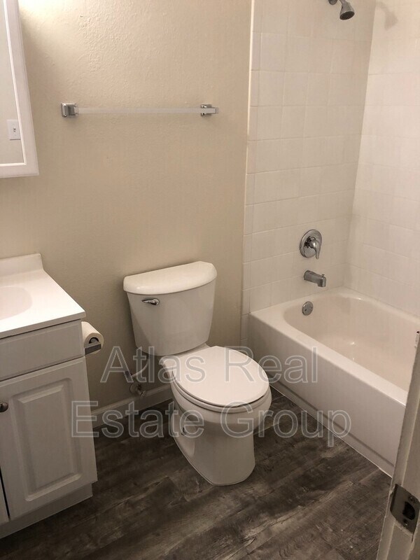 Building Photo - 1330 Potter Dr