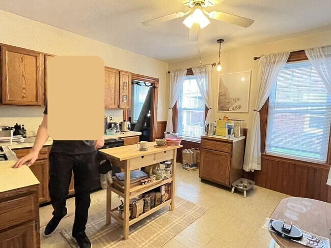 Building Photo - 9/1 Spacious Lower Allston 3BR near Boston...