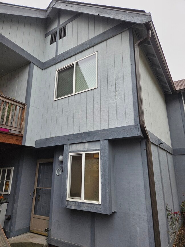 Building Photo - 220 Israel Rd SW