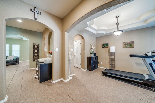 Building Photo - BEAUTIFUL 3-BEDROOM HOME IN ROSE MEADOWS