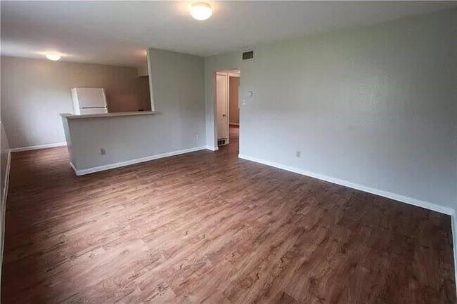 Building Photo - 7206 Twin Crest Dr