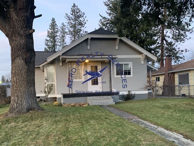 Building Photo - 2 br, 1.5 bath House - 3914 W Hoffman Ave