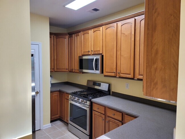 Building Photo - 8 McMartin Ct