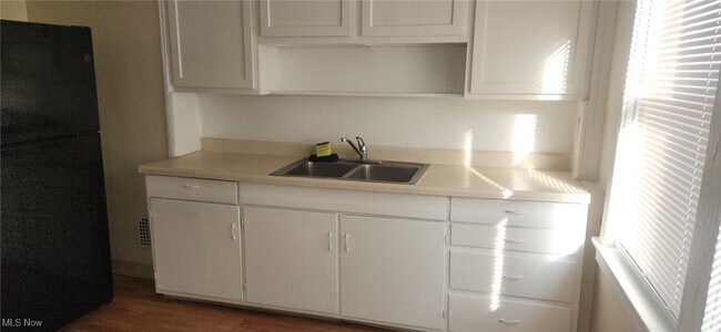 Building Photo - 3943-3947-3947 Riley Ave