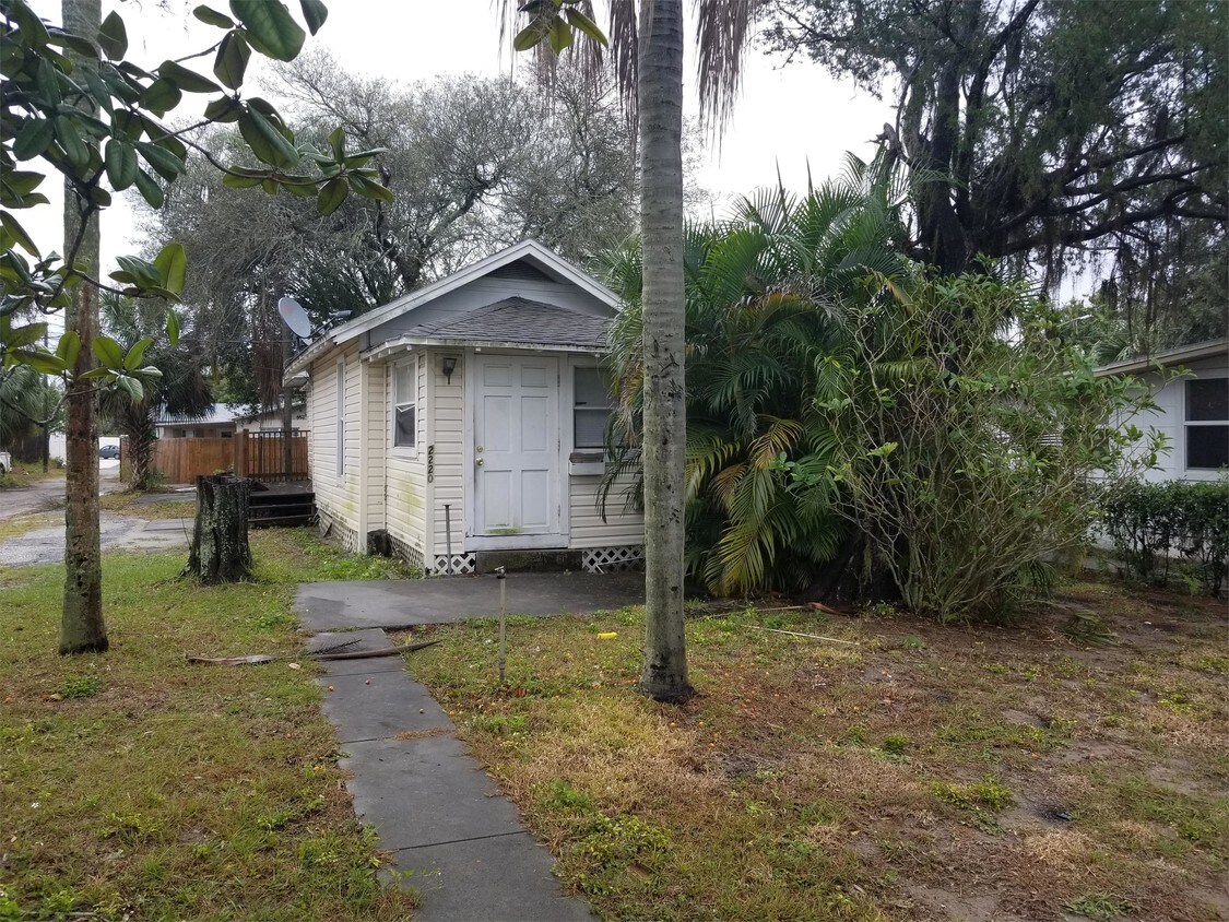 Foto principal - 2220 20th St S
