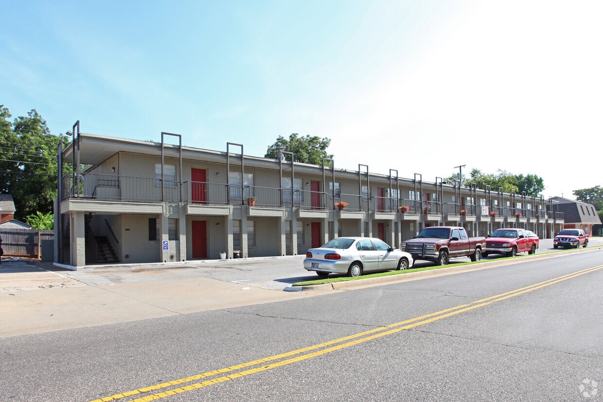 Foto del edificio - Sandal Wood Apartments