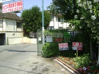 Primary Photo - 13535 Valerio St