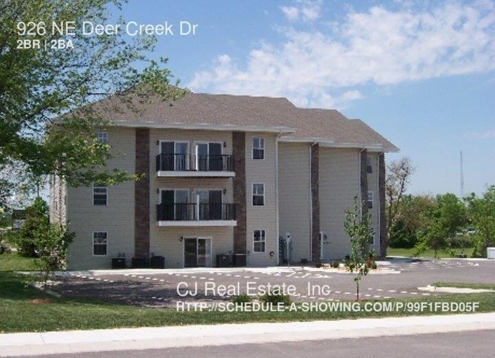 Primary Photo - 926 NE Deer Creek Dr