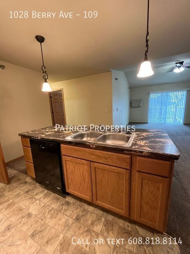 Foto del edificio - 1028 Berry Ave