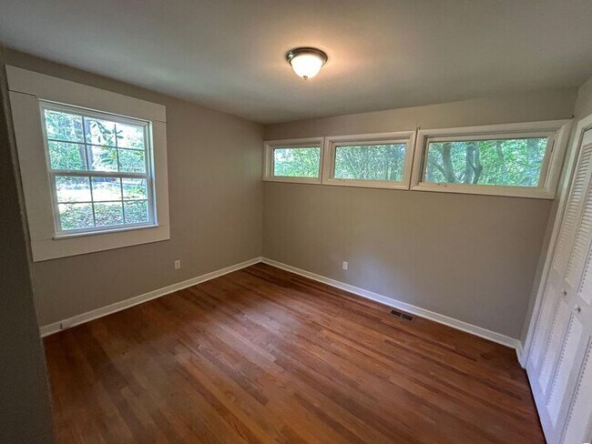 Building Photo - 5152 Scenic View Dr