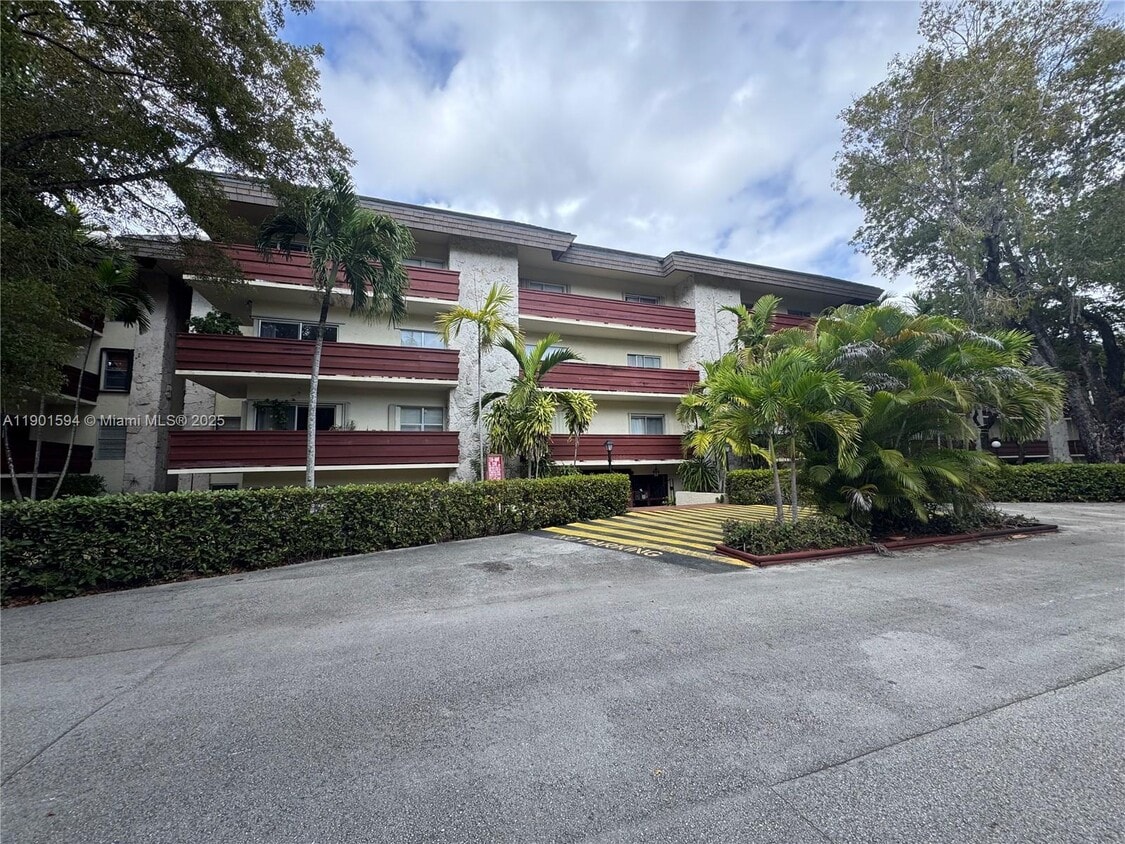Foto principal - 1205 Mariposa Ave