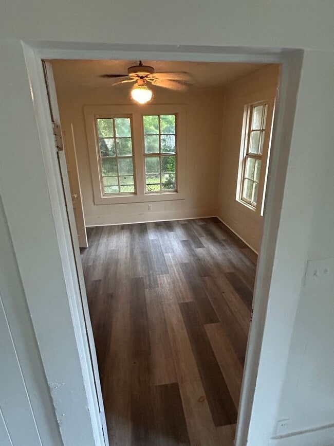 Building Photo - Mid City Home