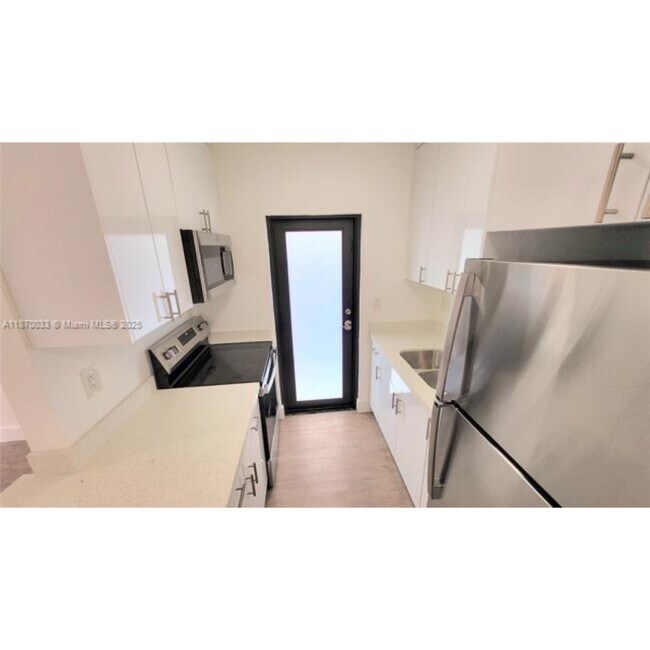 Foto del edificio - 681 NW 30th St