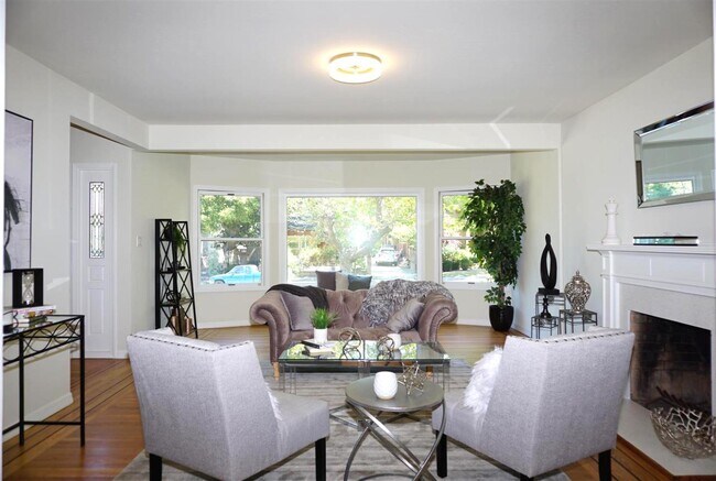Foto del edificio - 2408 Hillside Dr