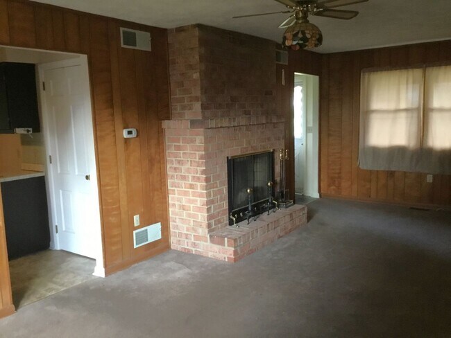 Building Photo - ENJOY THE COMFORTS OF ONE-FLOOR LIVING!
