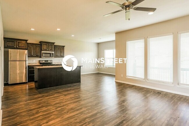 Foto del edificio - 4 Bedroom Pet-Friendly Home in Grain Valley, MO with Main Street Renewal