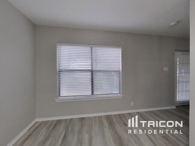 Foto del edificio - 3725 Candlewind Ln