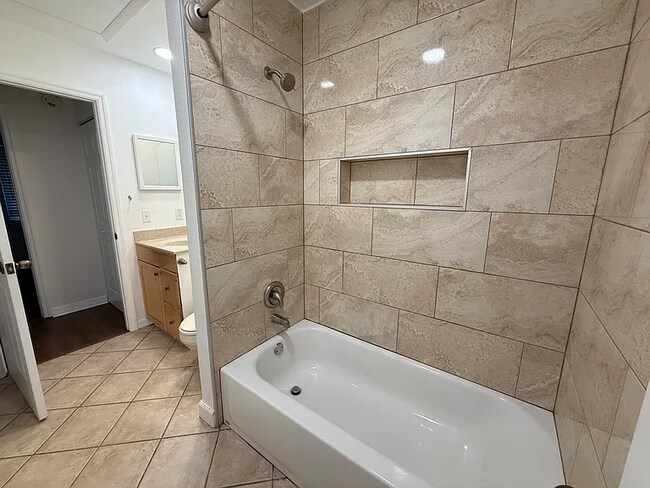 Foto del edificio - 12117 Walden Woods Dr