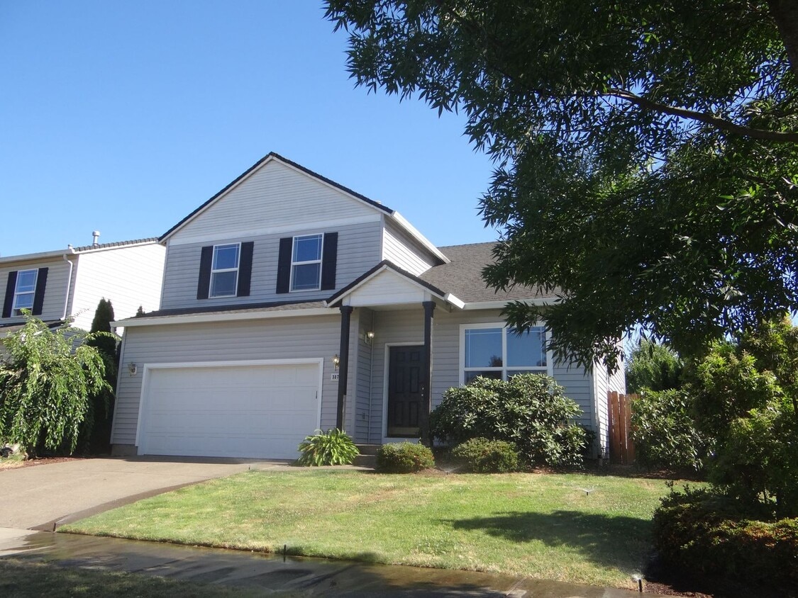 Primary Photo - West Eugene 4 Bedroom Treasure
