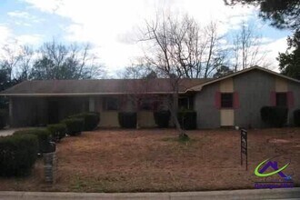 Building Photo - 607 Greenbriar Rd