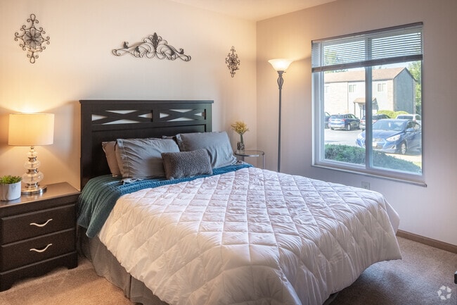 2BR, 1BA - 911SF - Primary Bedroom - Covington Square