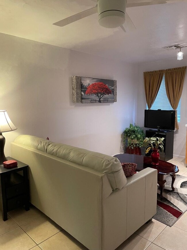 Foto del edificio - 5921 E Boston St