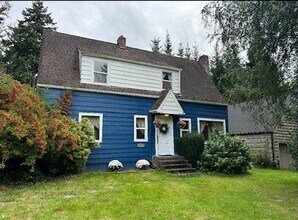 Building Photo - 7223 61st Ave SE