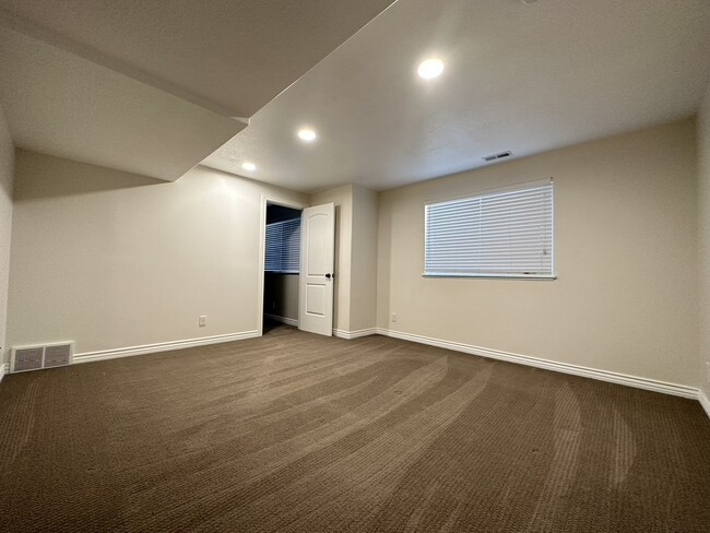 Building Photo - 617 N 700 E