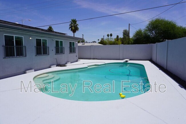 Foto del edificio - 8355 E Palm Ln