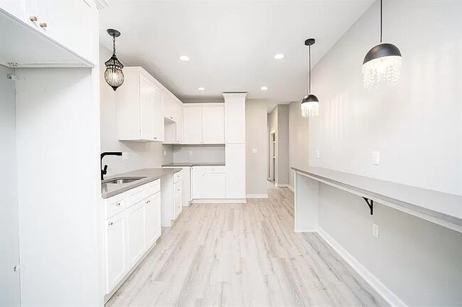 Building Photo - 1124 Voskamp St