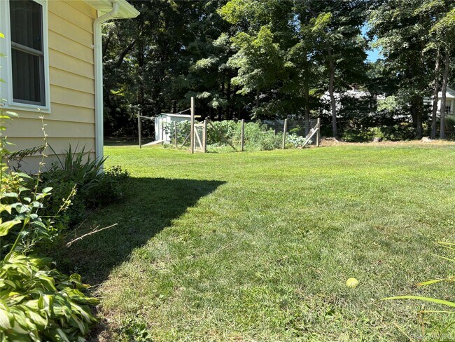 Building Photo - 193 Chappaqua Rd