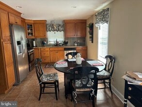 Building Photo - 177 Mary St