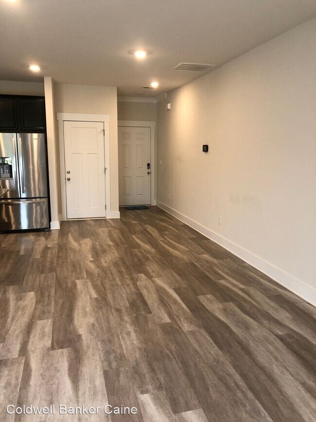 Building Photo - 3 br, 2.5 bath House - 104 Outback Drive